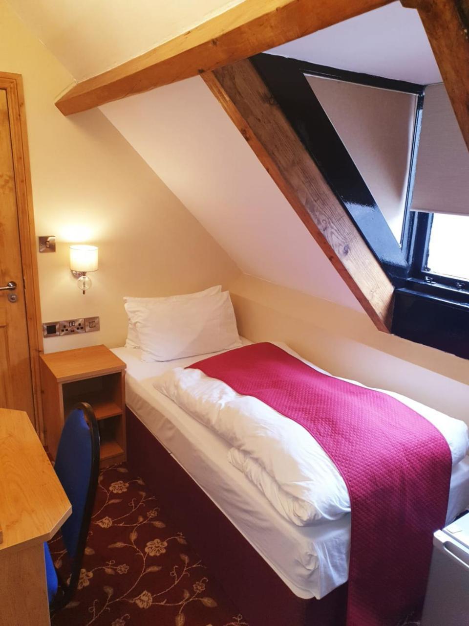 Edgerton Hotel Huddersfield Esterno foto